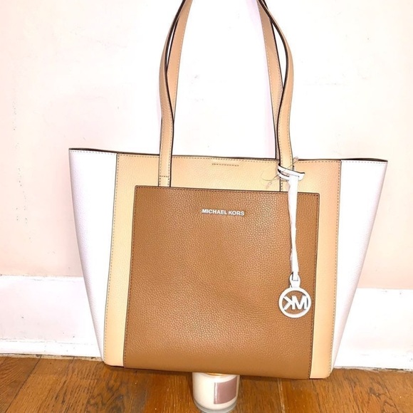 Michael Kors Tan and White Tote Bag - Picture 4 of 11
